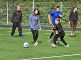 Laatste training S.K.N.W.K. JO7-1 (partijtje tegen de ouders) van maandag 27 mei 2024 (115/180)